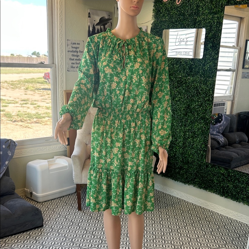 Elegant Green Floral Long Sleeve Dress
